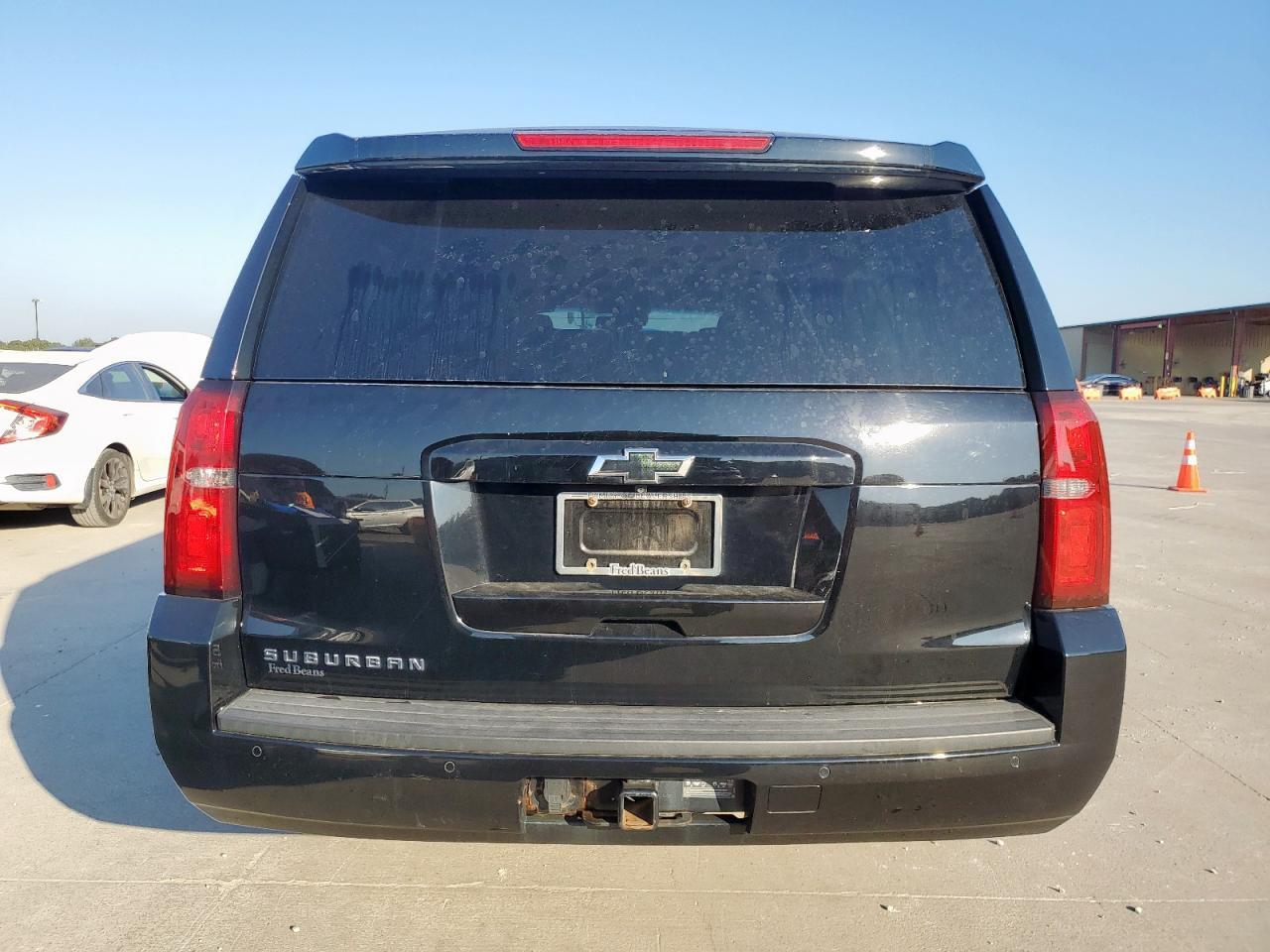 2017 Chevrolet Suburban - zdjęcie 6