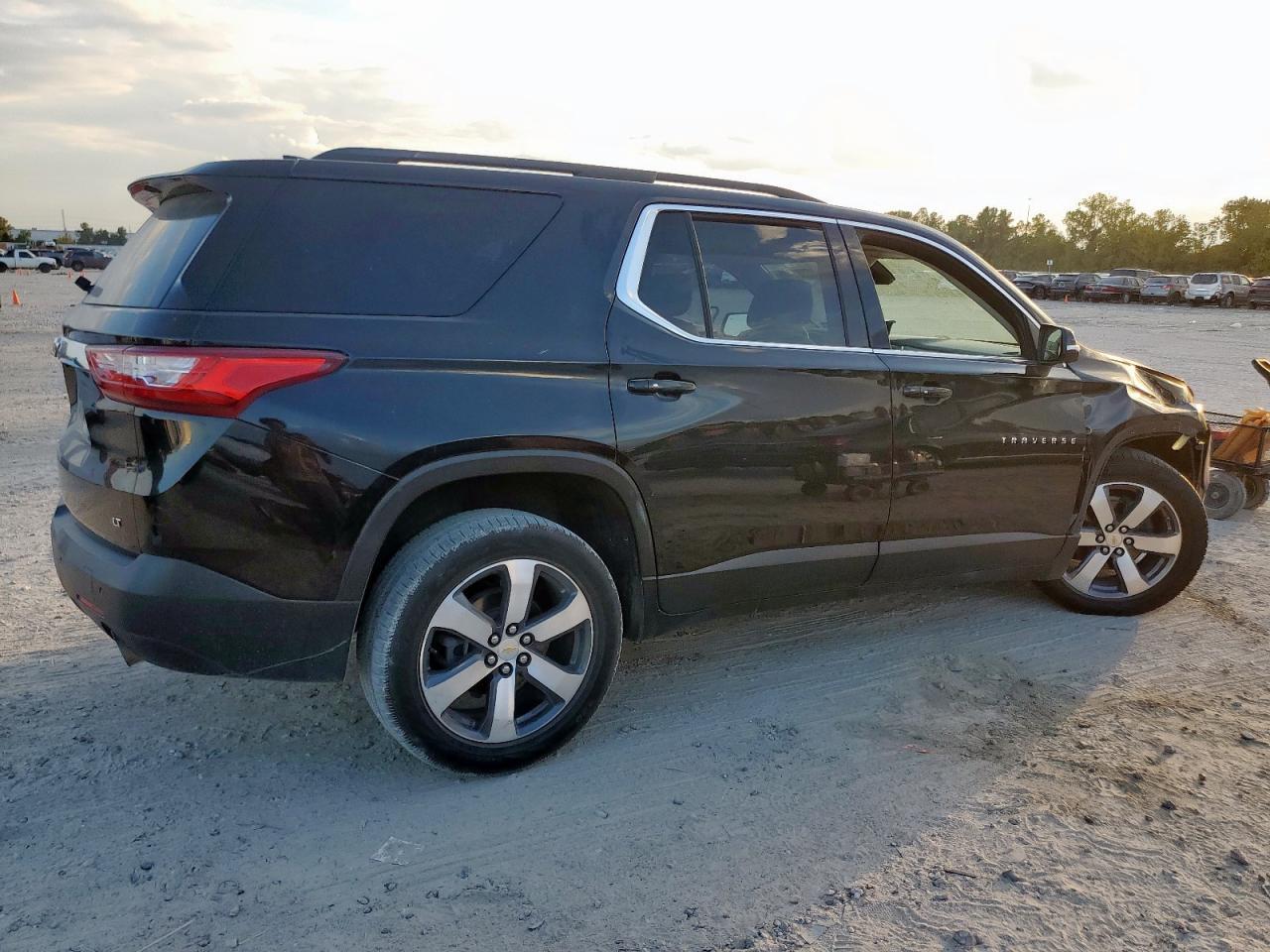 2021 Chevrolet Traverse Lt - zdjęcie 3