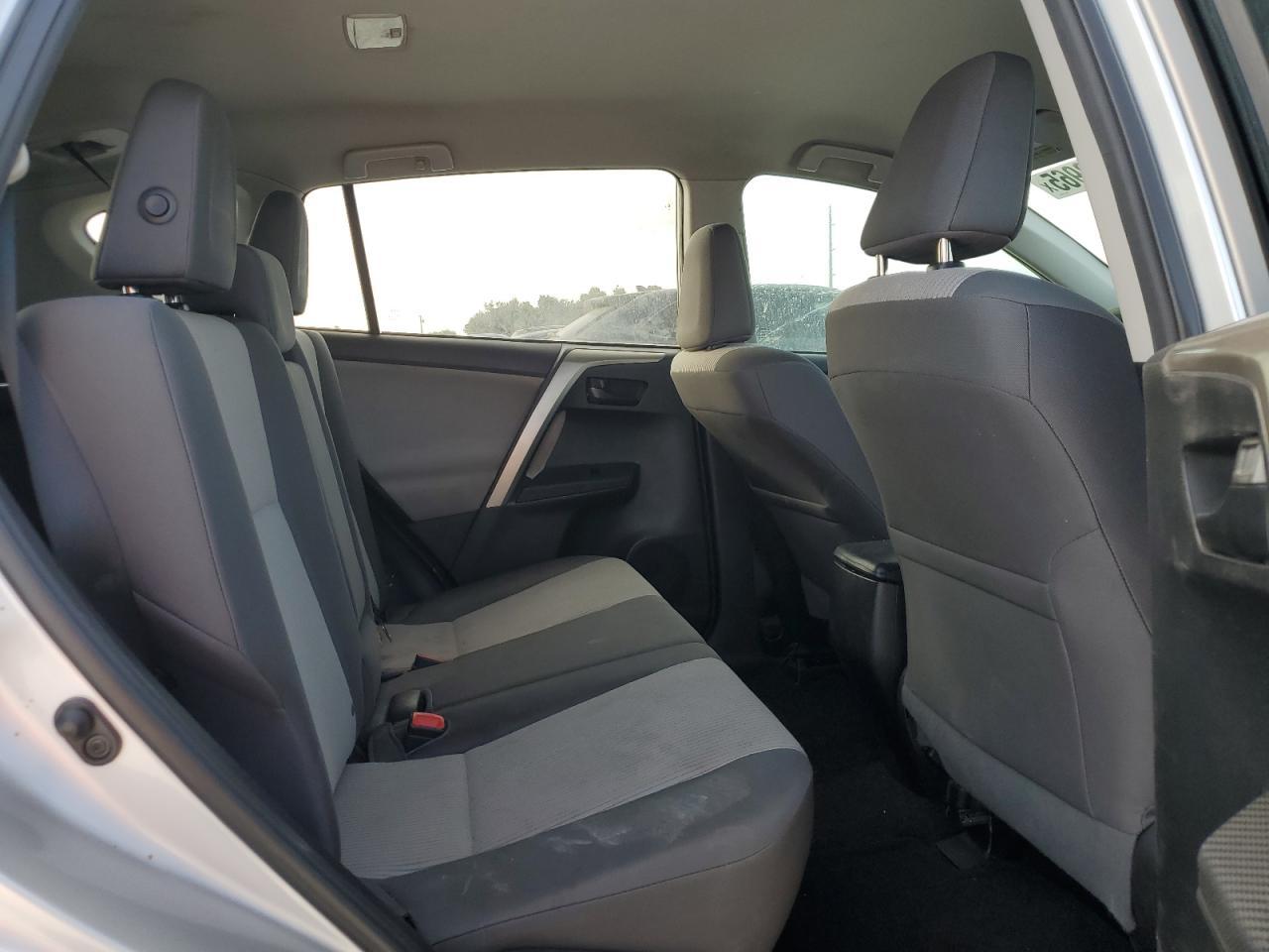 2015 Toyota RAV 4 - zdjęcie 11