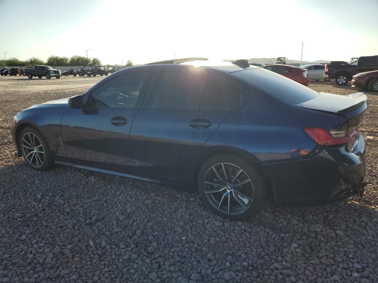 2019 BMW Seria 3 - zdjęcie 2