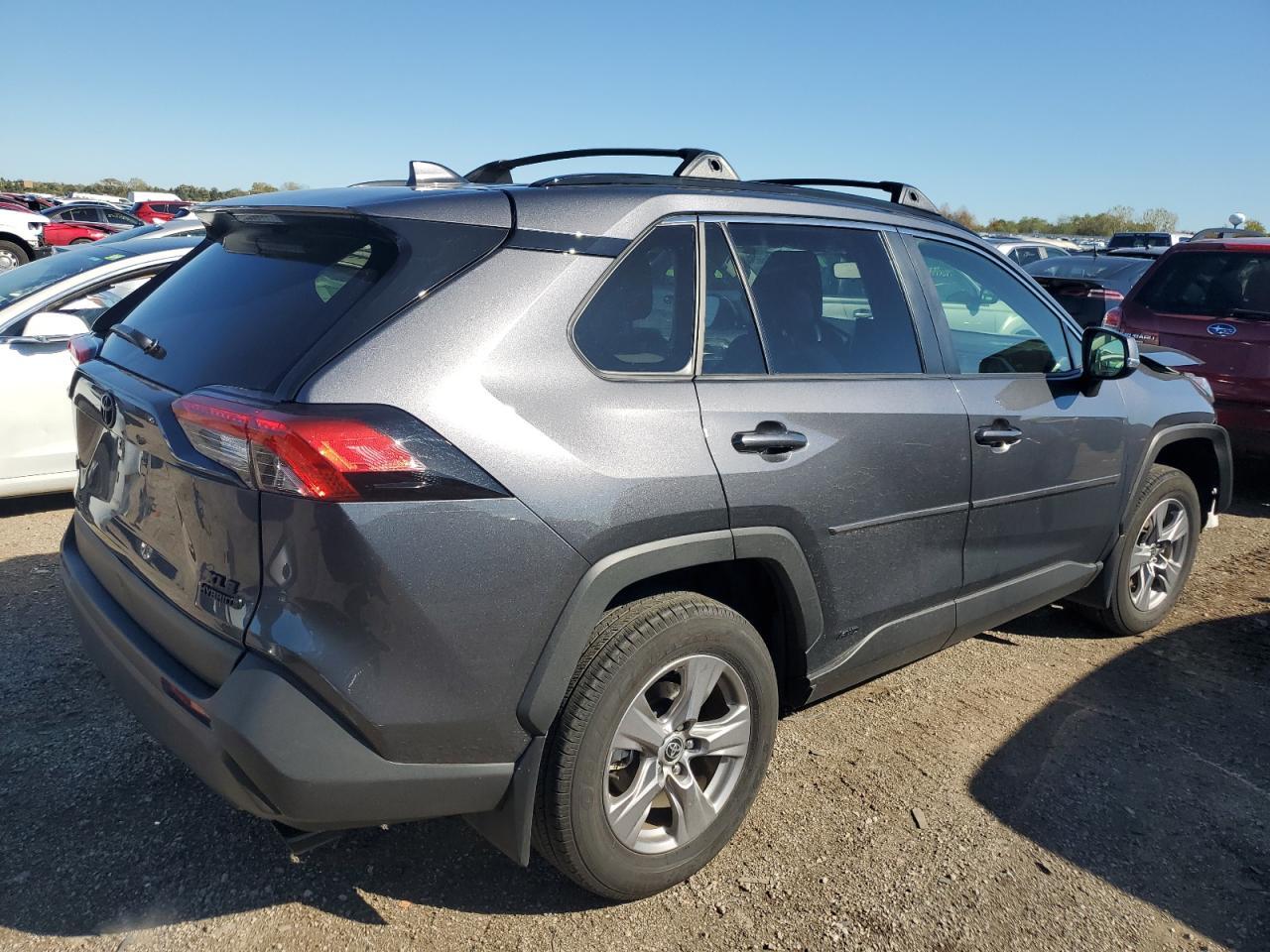 2024 Toyota Rav4 Xle - zdjęcie 3