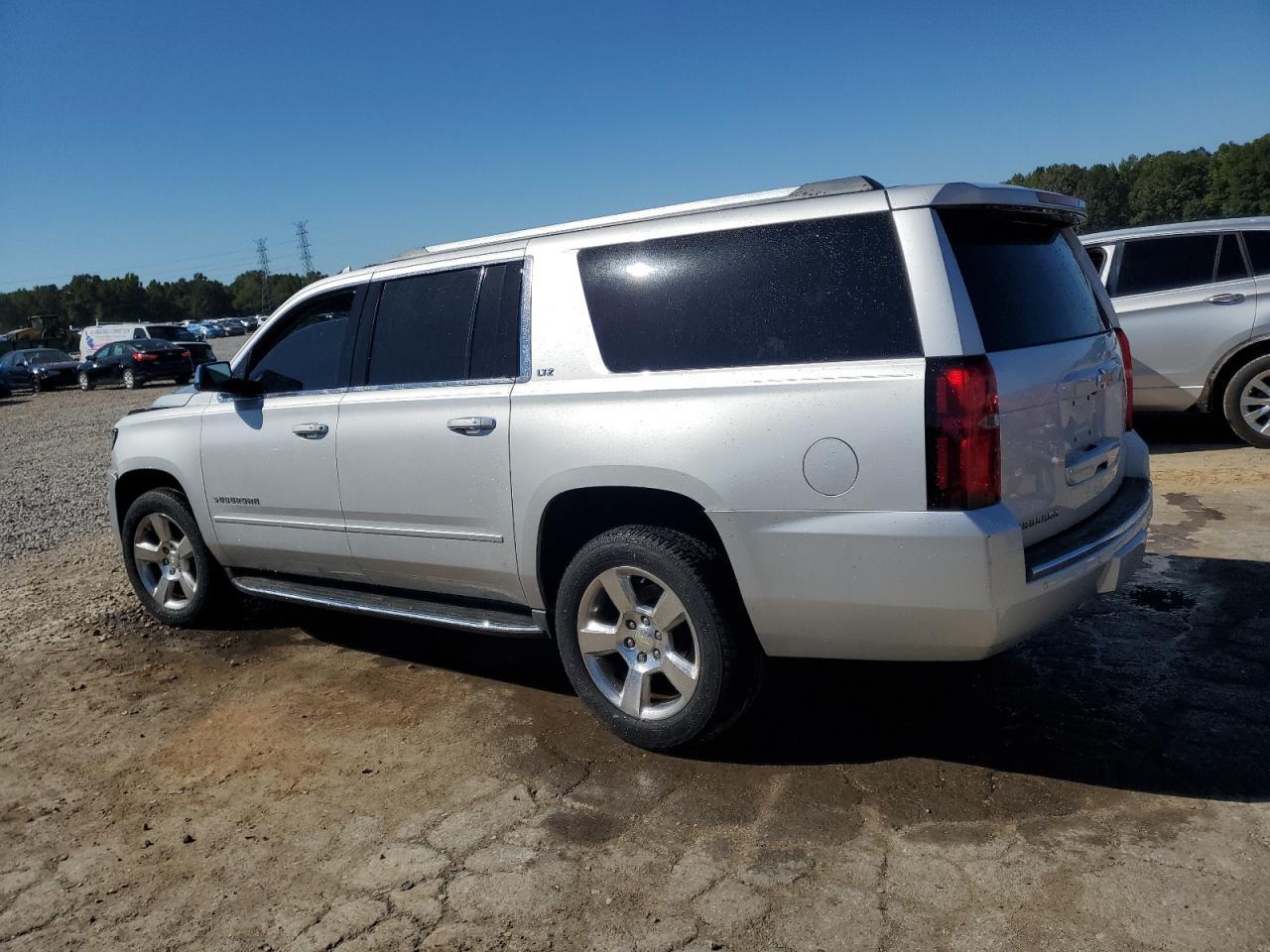 2016 Chevrolet Suburban C1500 Ltz - zdjęcie 2