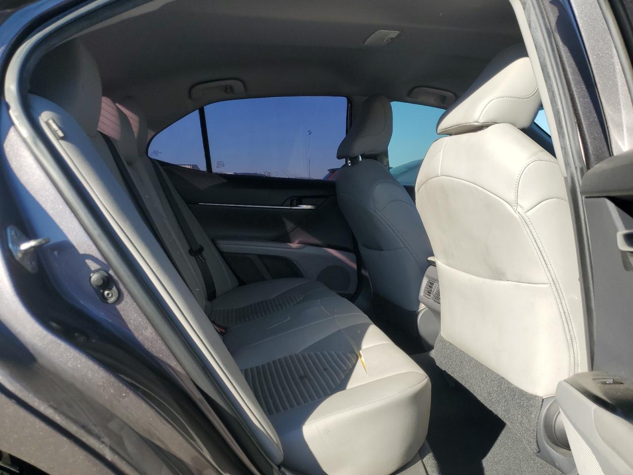 2018 Toyota Camry - zdjęcie 10