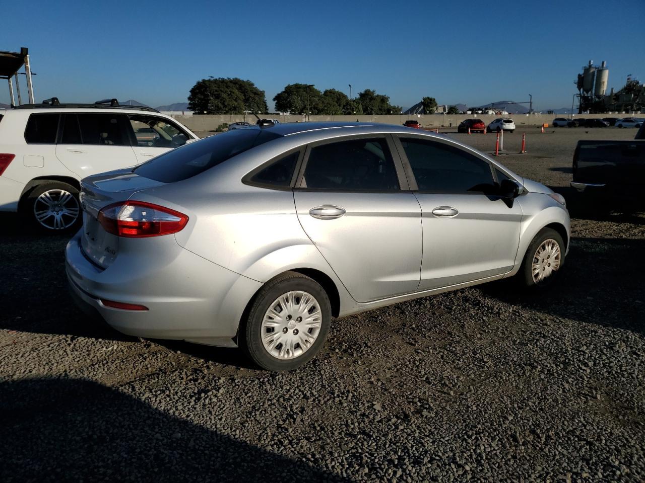 2016 Ford Fiesta S - zdjęcie 3