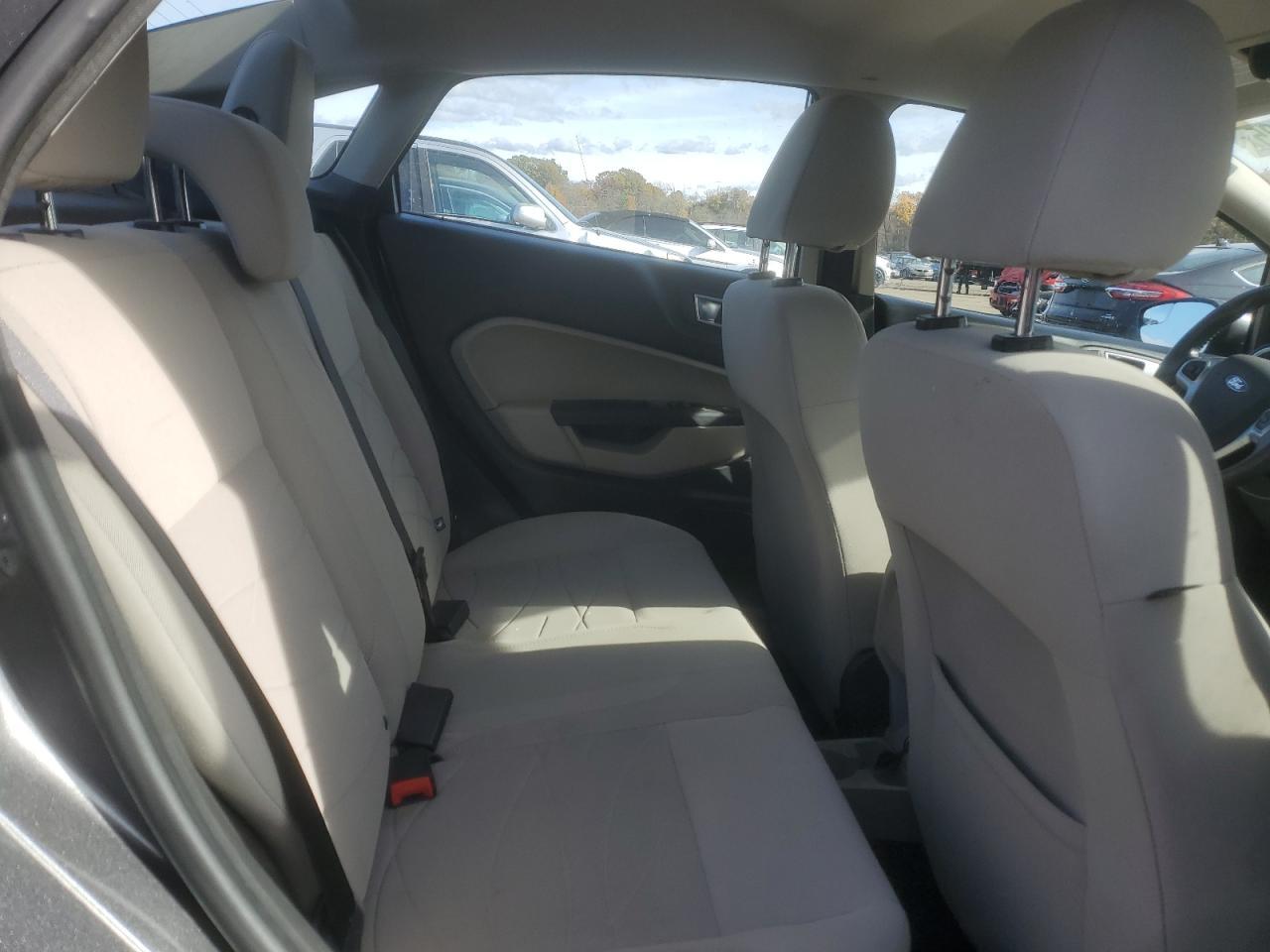 2014 Ford Fiesta Se - zdjęcie 10
