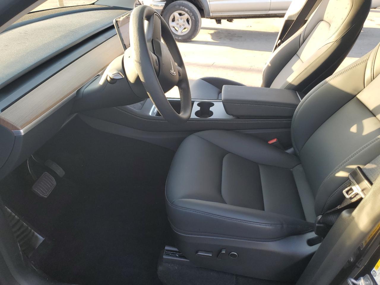 2025 Tesla Model Y - zdjęcie 7