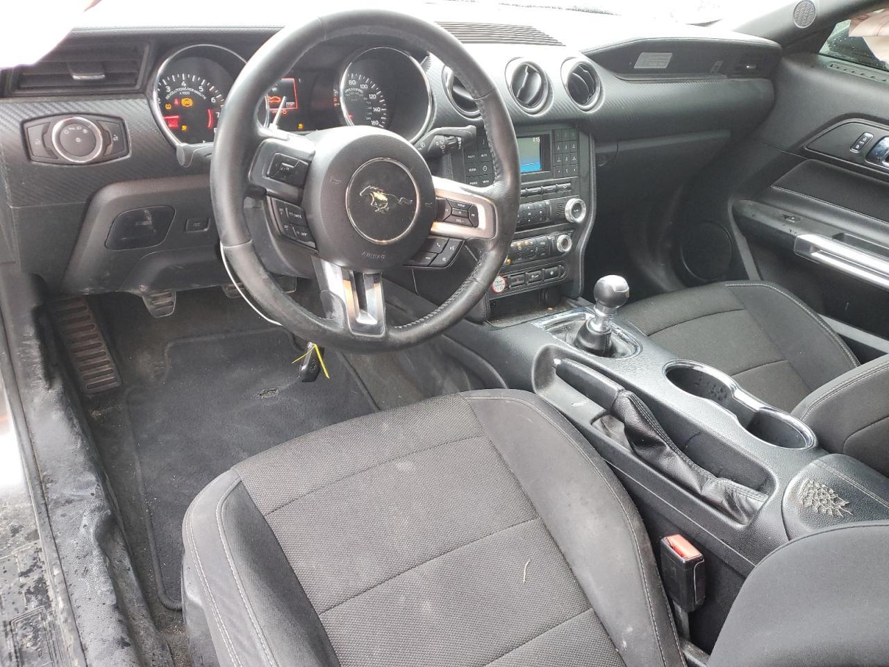 2017 Ford Mustang - zdjęcie 8