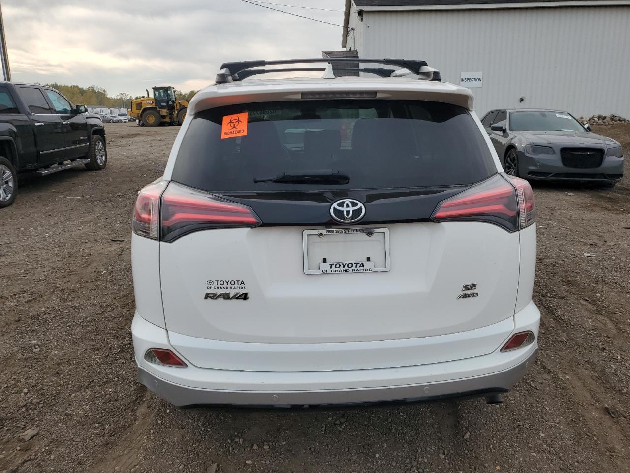 2016 Toyota Rav4 Se - zdjęcie 6