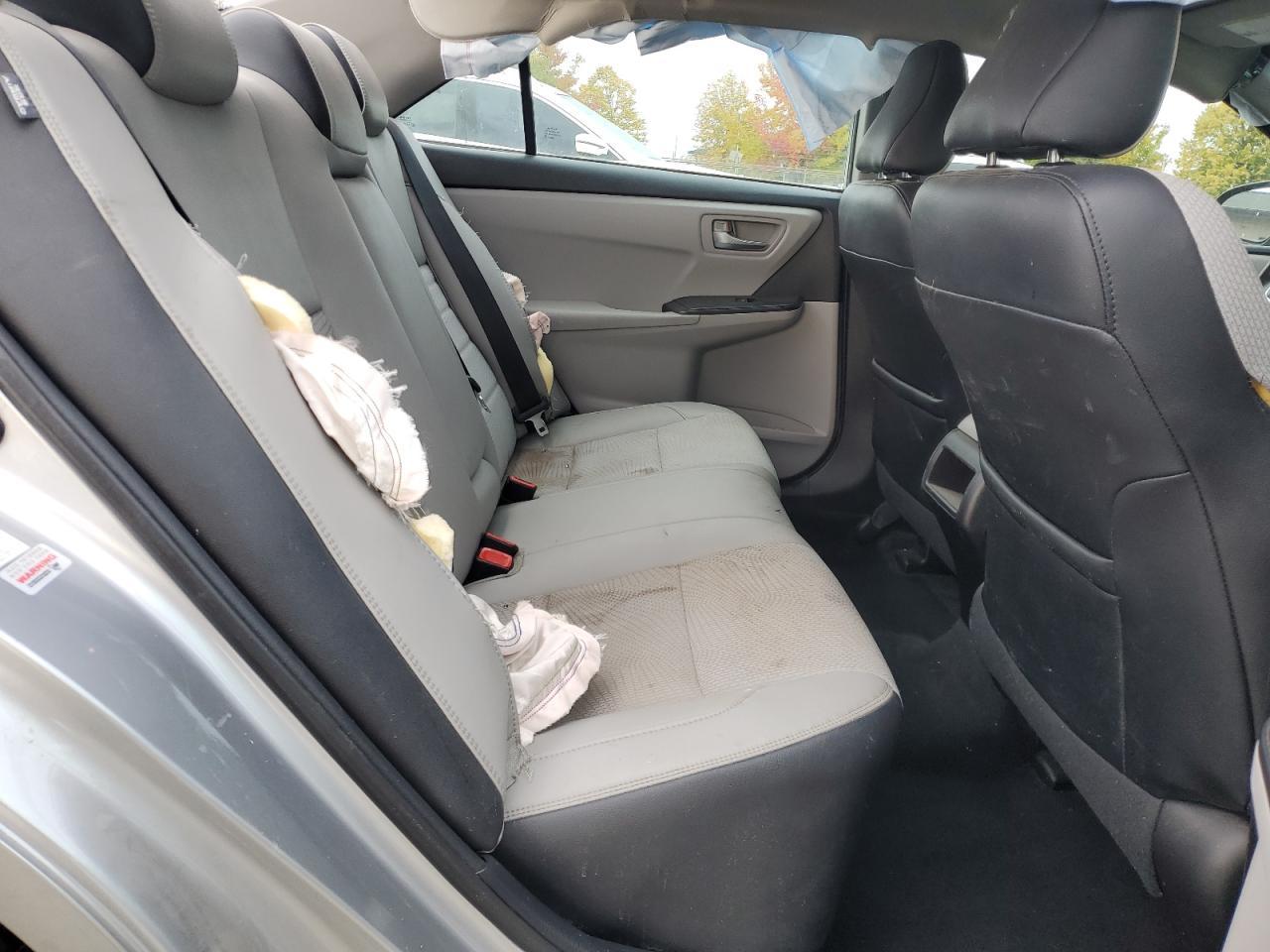 2016 Toyota Camry Le - zdjęcie 10