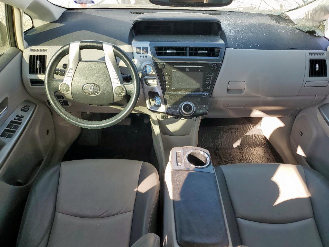 2016 Toyota Prius V - zdjęcie 8