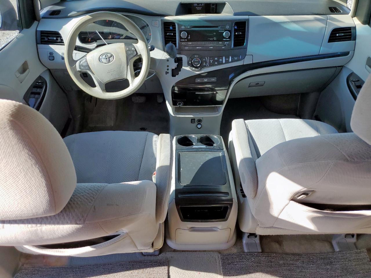 2013 Toyota Sienna - zdjęcie 8