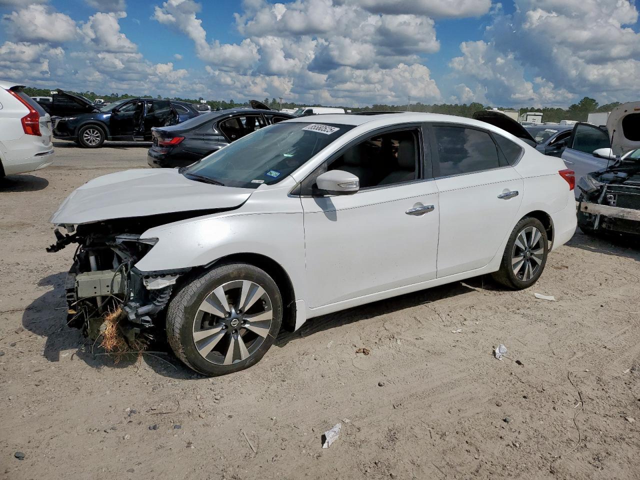 2016 Nissan Sentra - zdjęcie główne