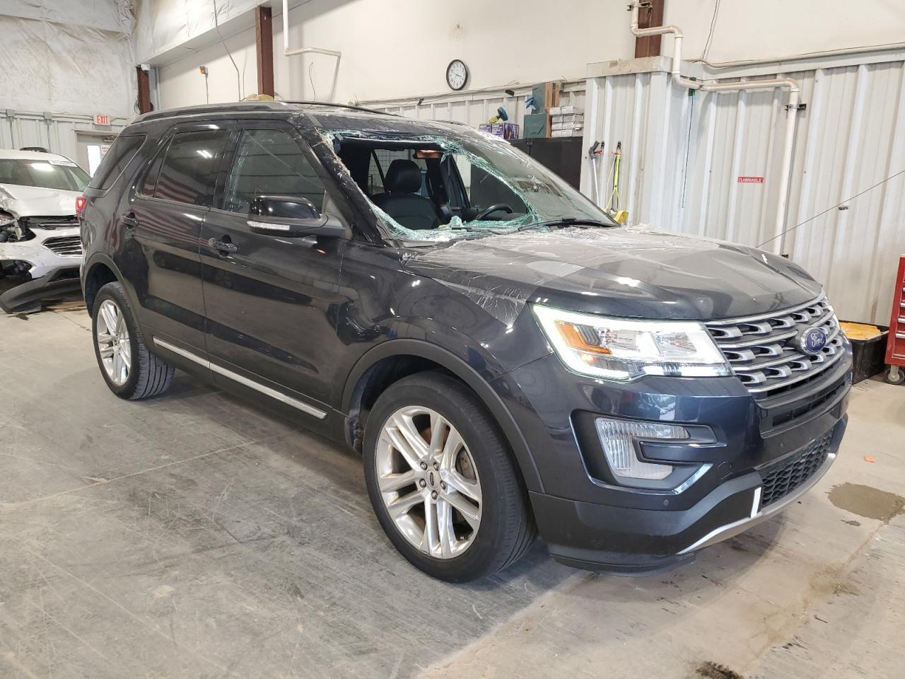 2017 Ford Explorer - zdjęcie 4