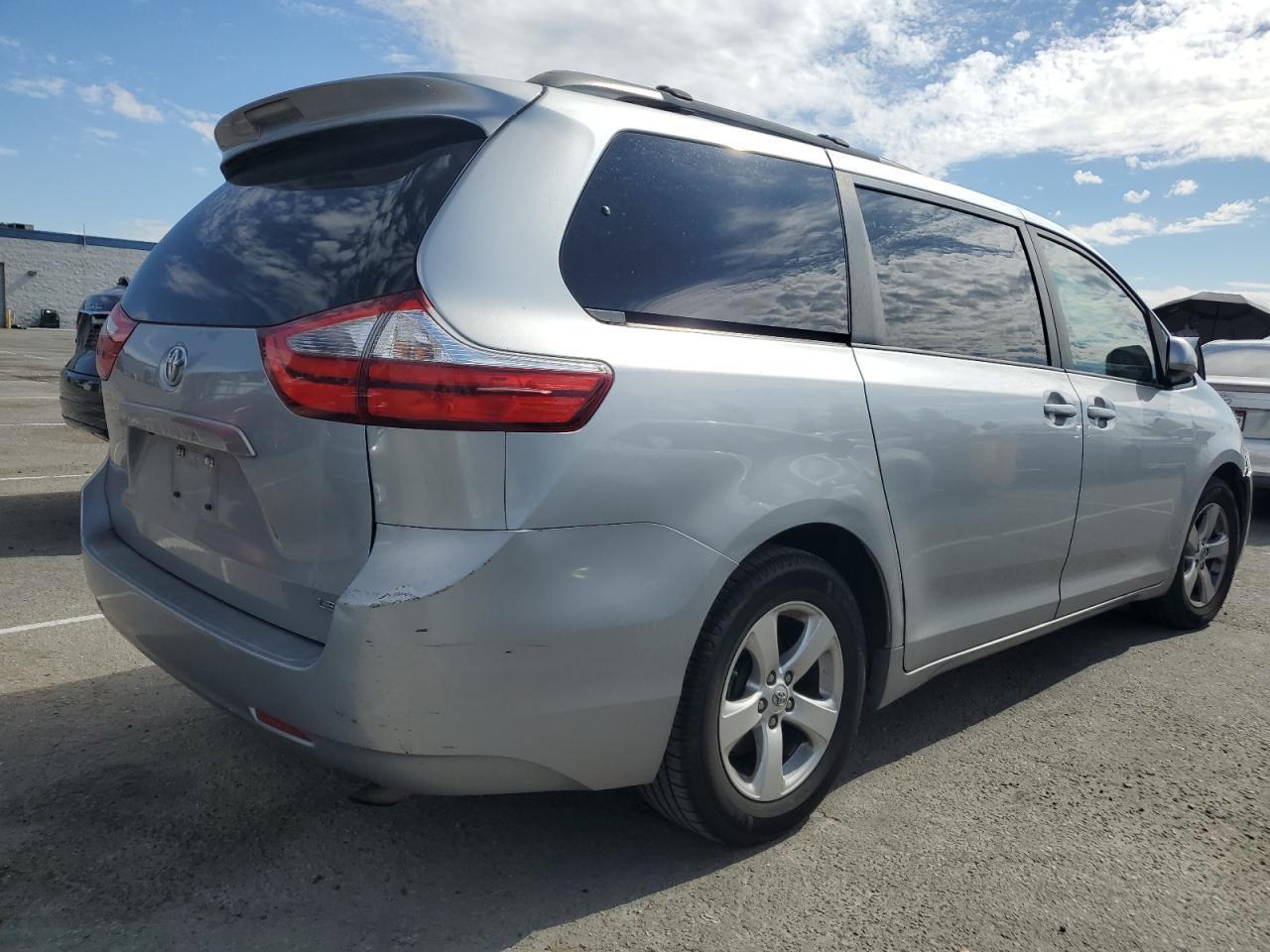 2016 Toyota Sienna - zdjęcie 3