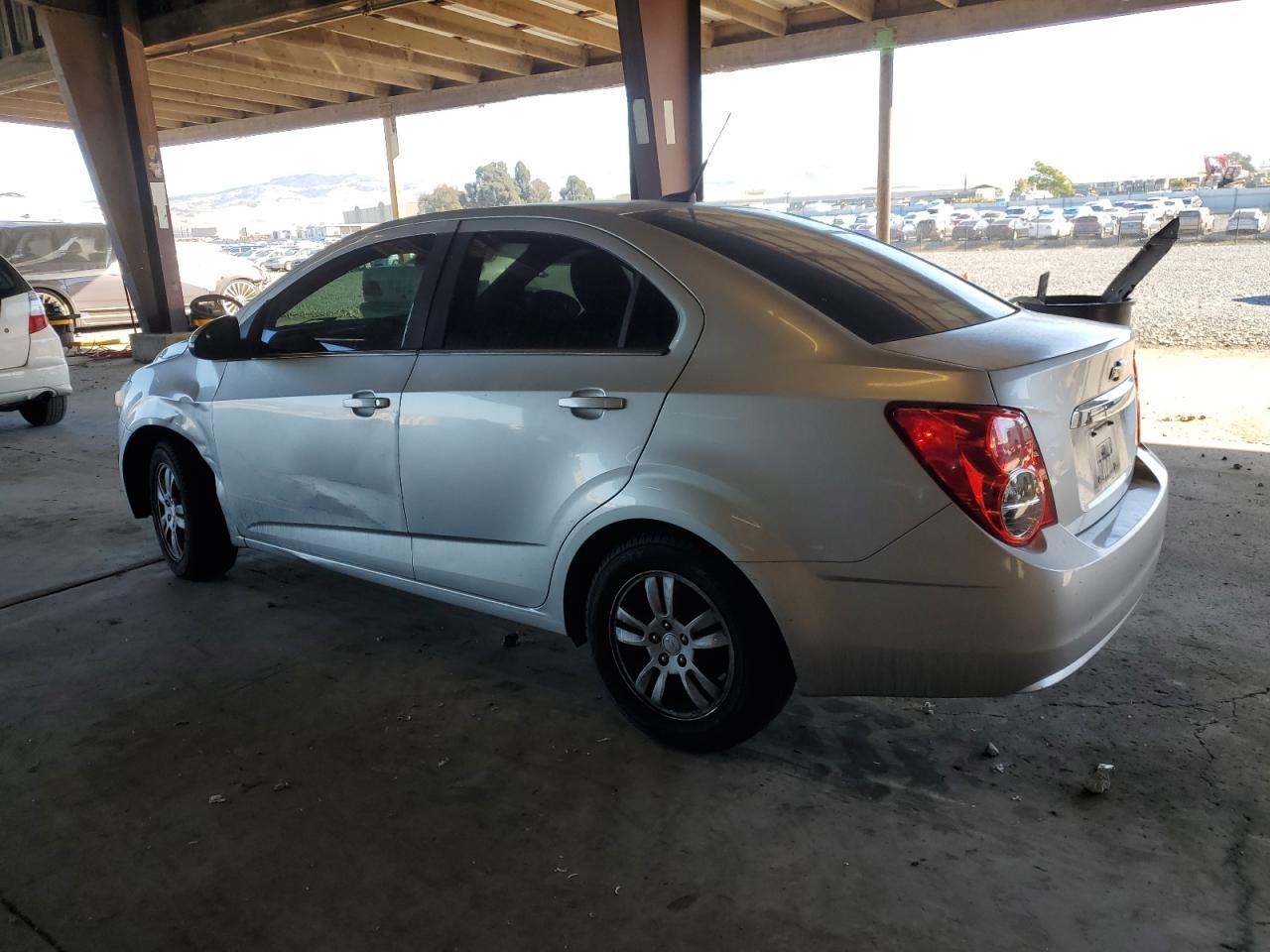 2013 Chevrolet Sonic - zdjęcie 2