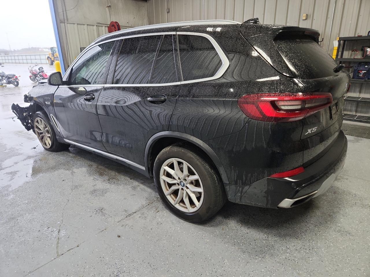 2022 BMW X5 xDrive45E - zdjęcie 2