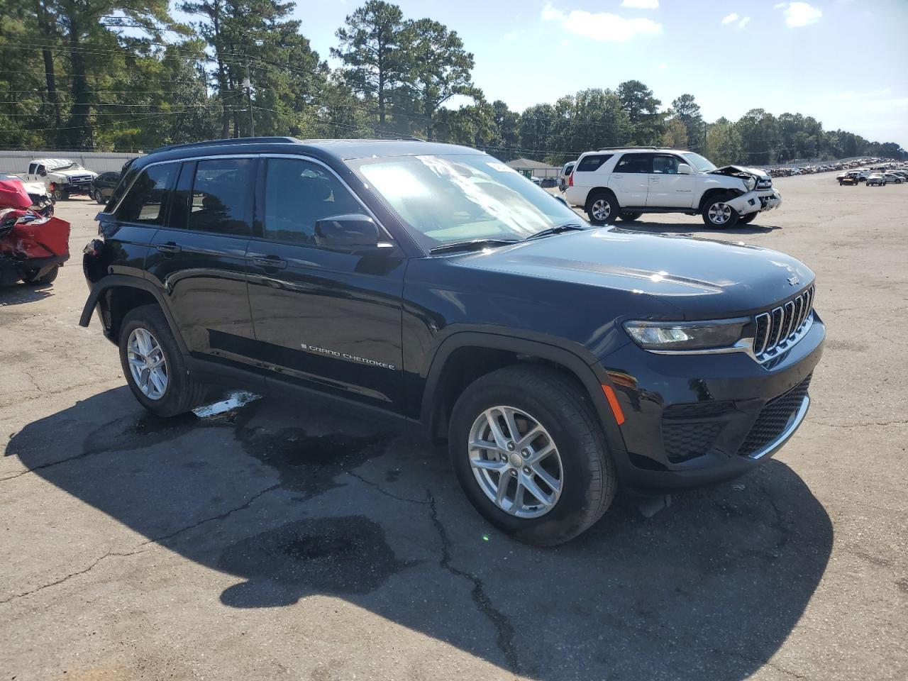 2025 Jeep Grand Cherokee Laredo - zdjęcie 4