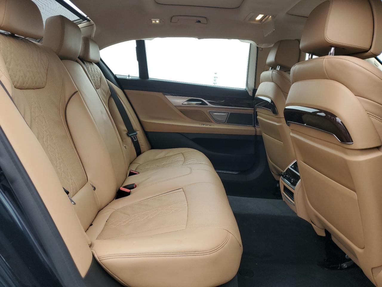 2019 BMW Seria 7 - zdjęcie 10