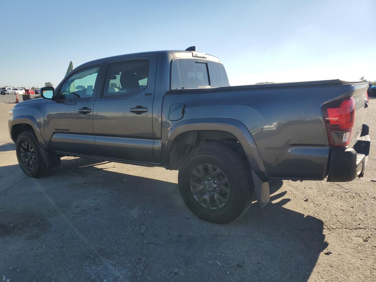 2021 Toyota Tacoma - zdjęcie 2