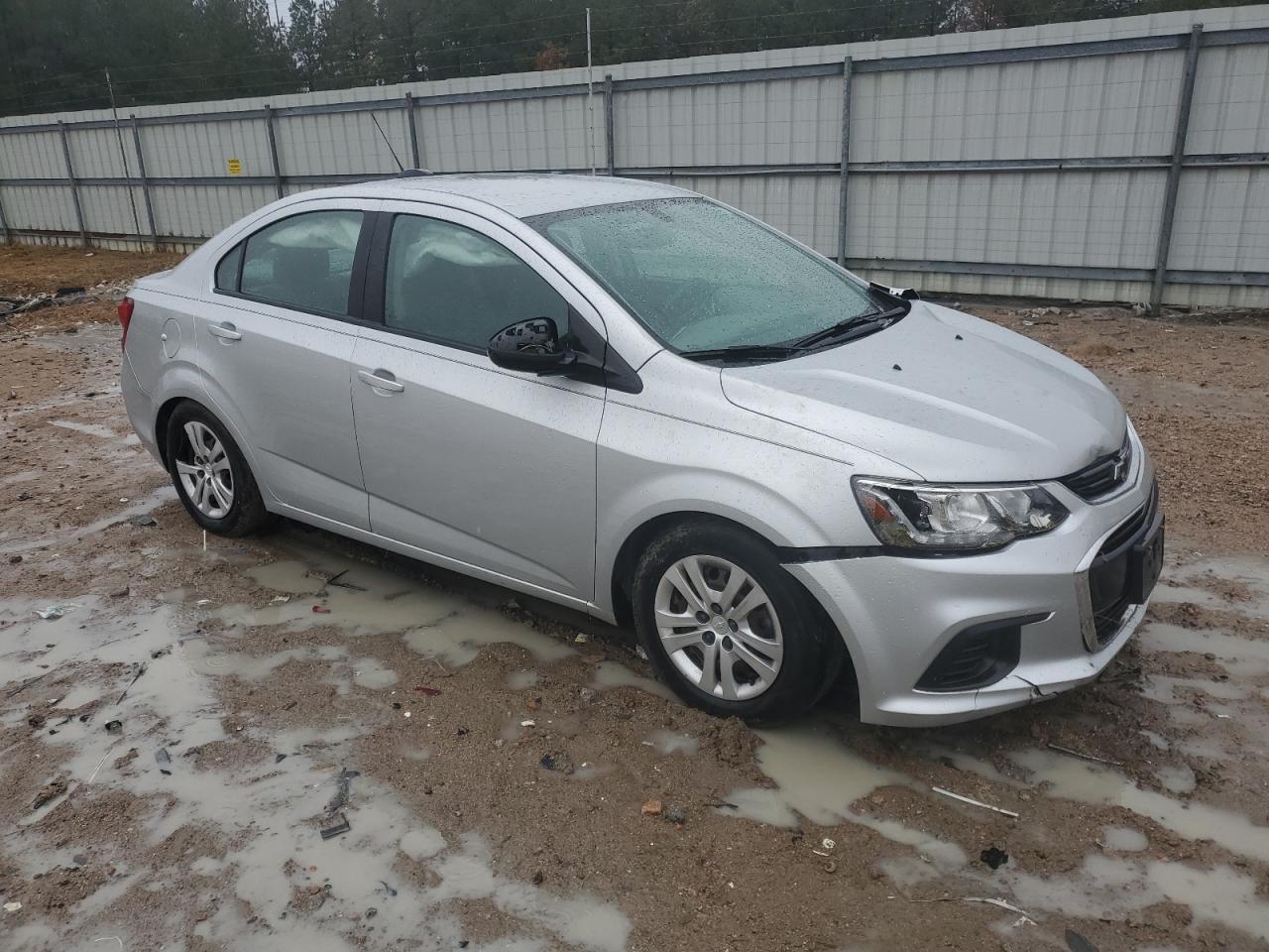2019 Chevrolet Sonic Ls - zdjęcie 4