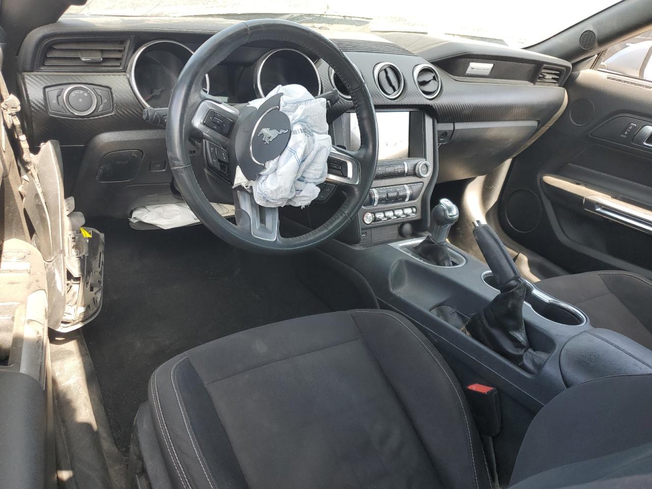 2021 Ford Mustang - zdjęcie 8