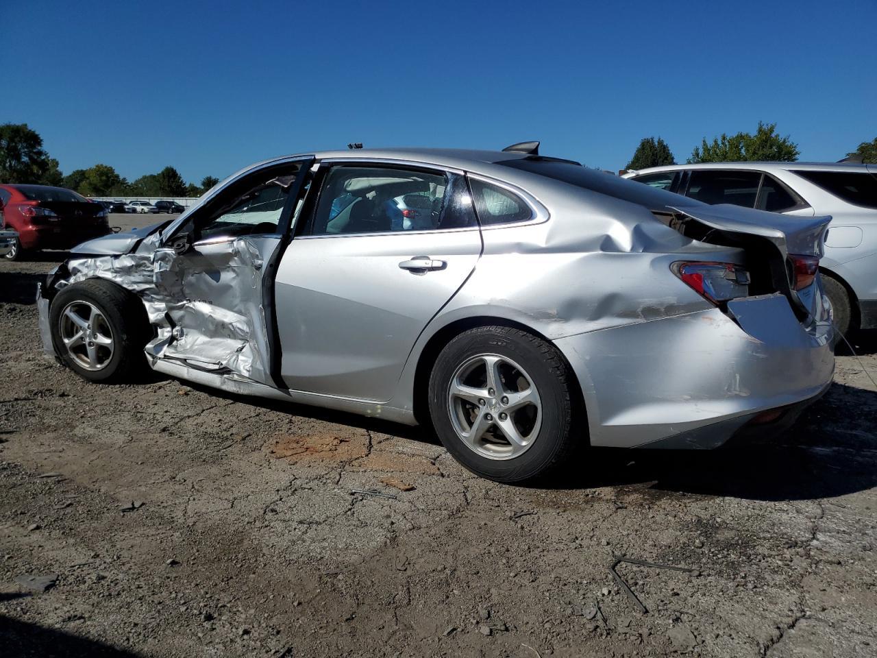 2017 Chevrolet Malibu Ls - zdjęcie 2