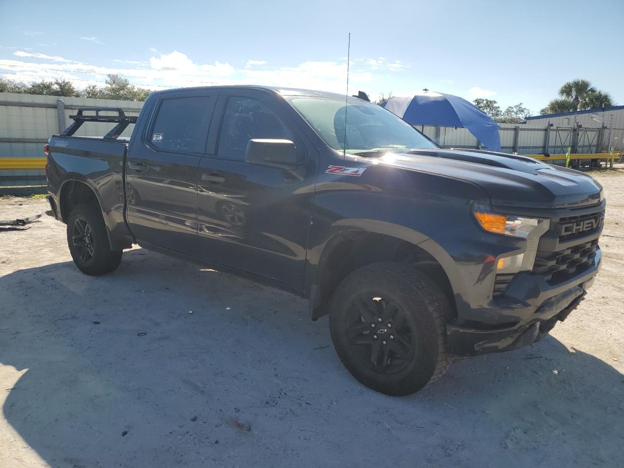 2023 Chevrolet Silverado - zdjęcie 4