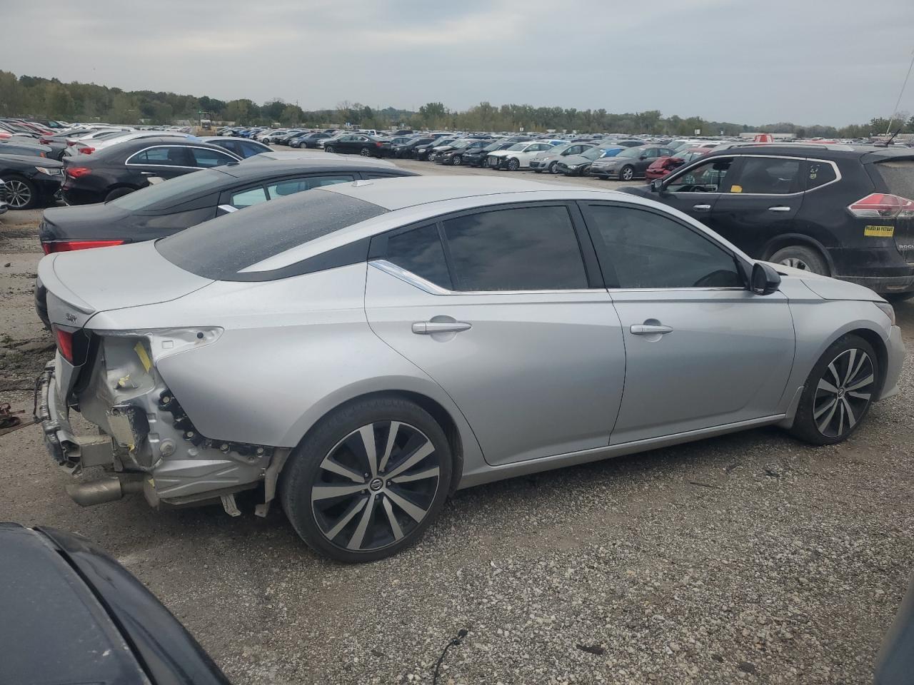 2020 Nissan Altima Sr - zdjęcie 3