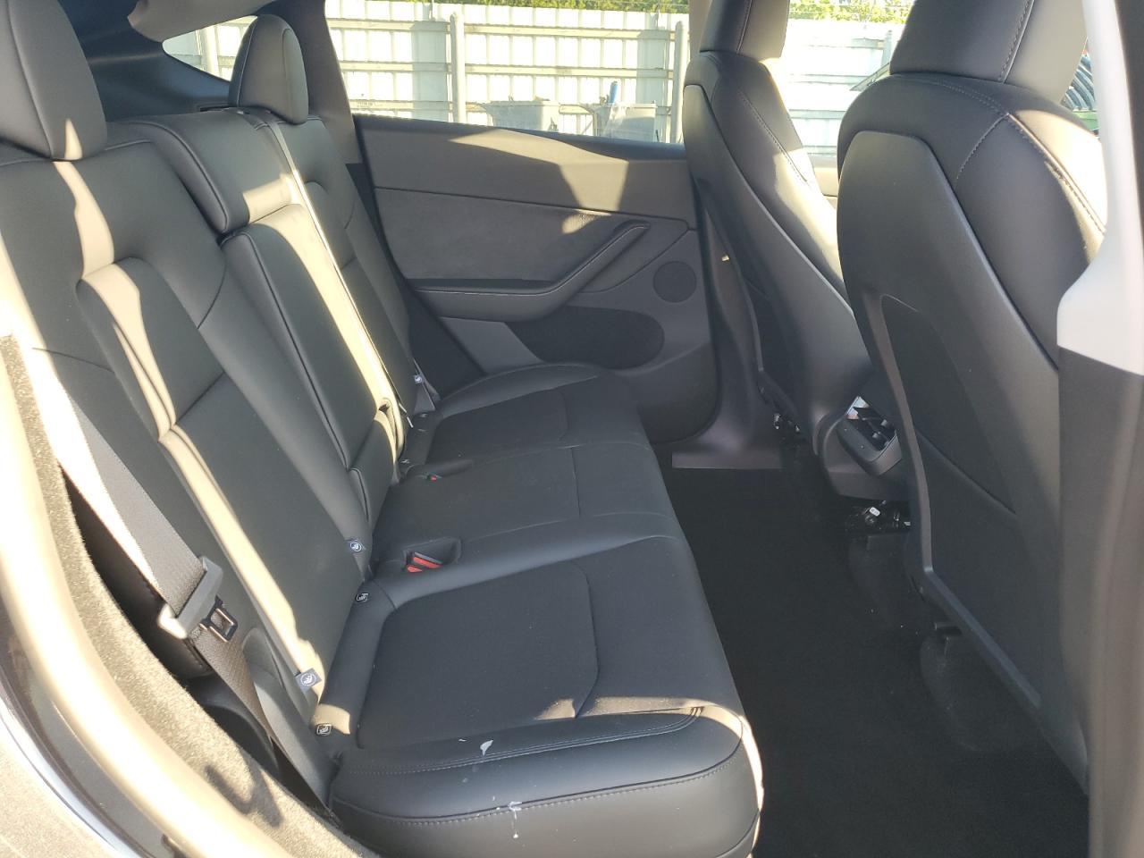 2025 Tesla Model Y - zdjęcie 11