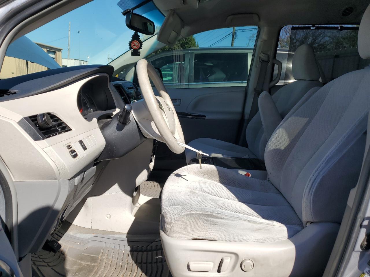 2013 Toyota Sienna - zdjęcie 7