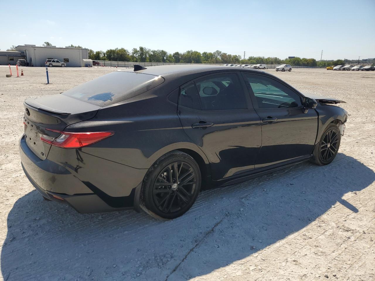 2025 Toyota Camry - zdjęcie 3