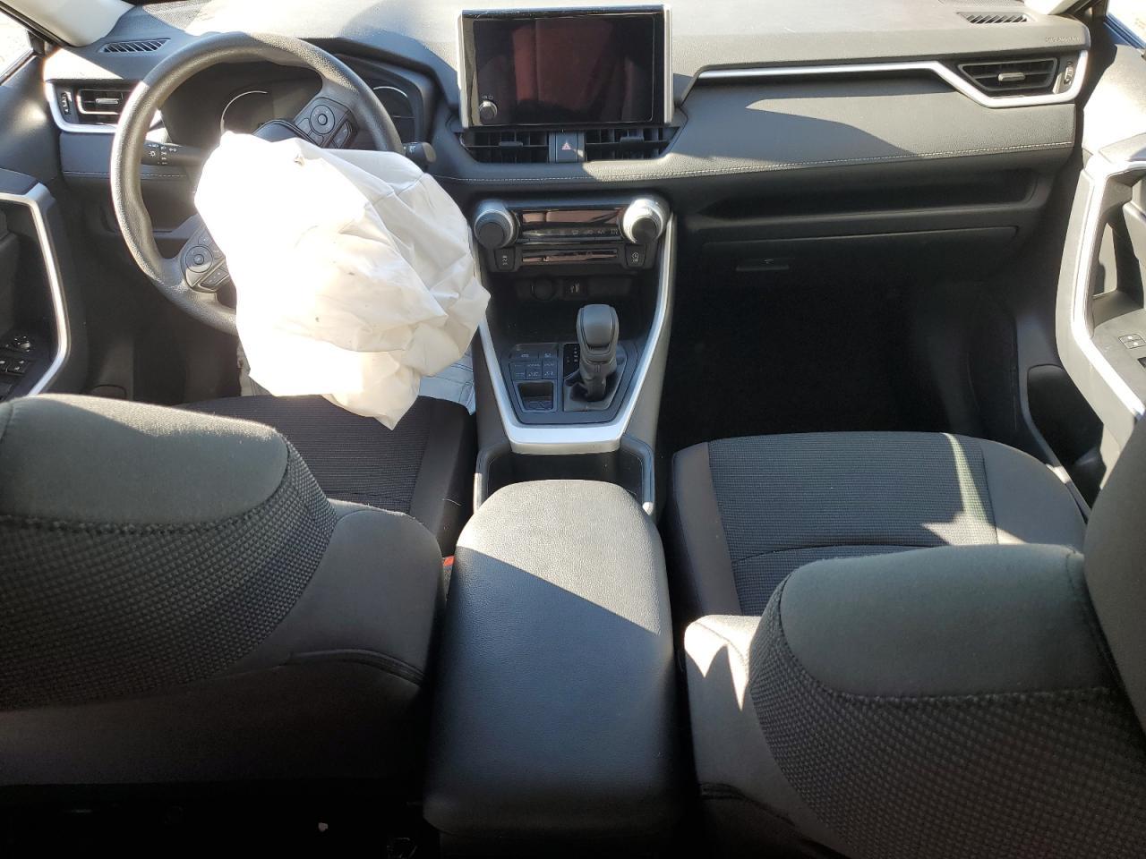 2025 Toyota RAV 4 - zdjęcie 8