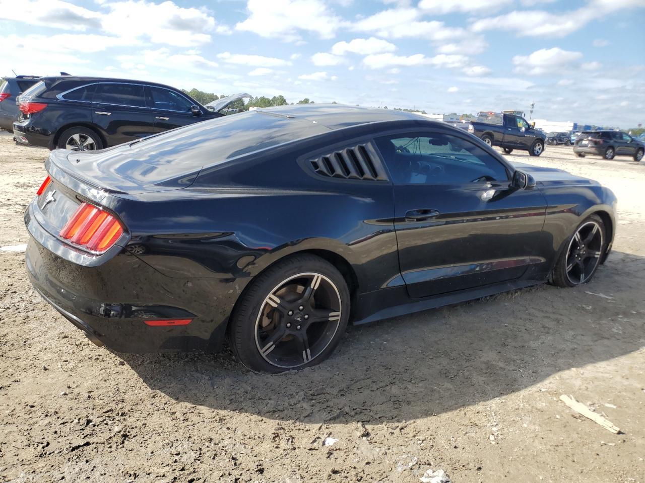 2016 Ford Mustang - zdjęcie 3