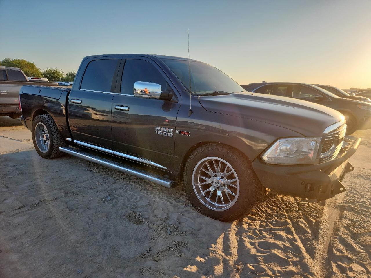 2016 Ram 1500 Longhorn Limited 3.0L V-6 Diesel - zdjęcie 4