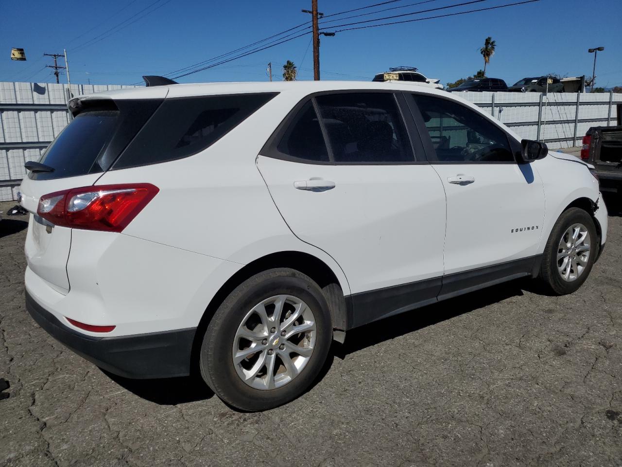 2020 Chevrolet Equinox Ls - zdjęcie 3