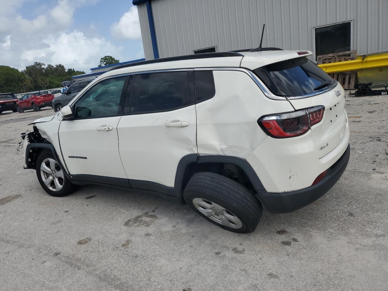 2021 Jeep Compass Latitude - zdjęcie 2