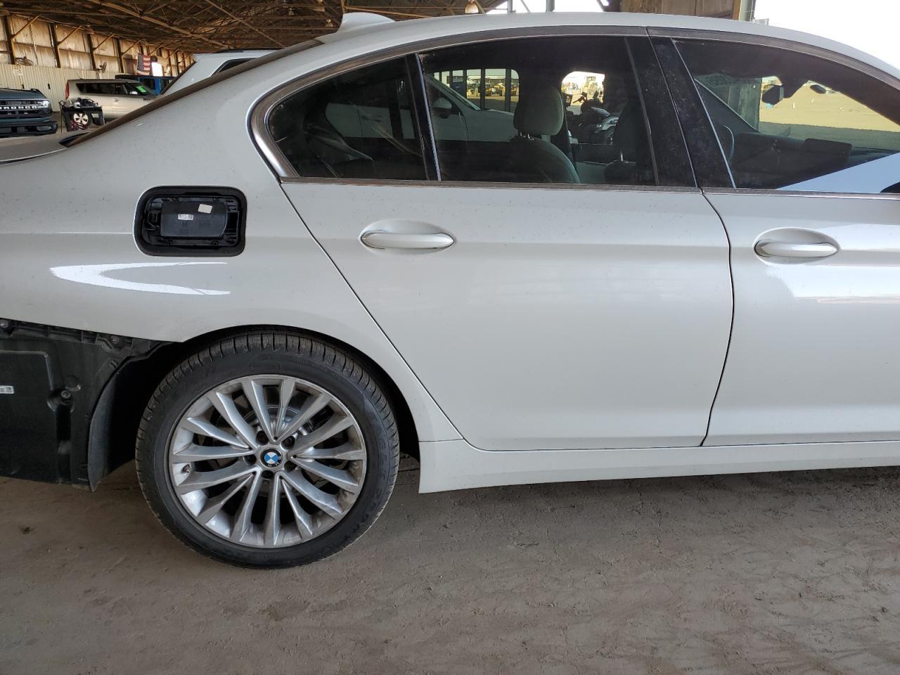 2021 BMW Seria 5 - zdjęcie 10