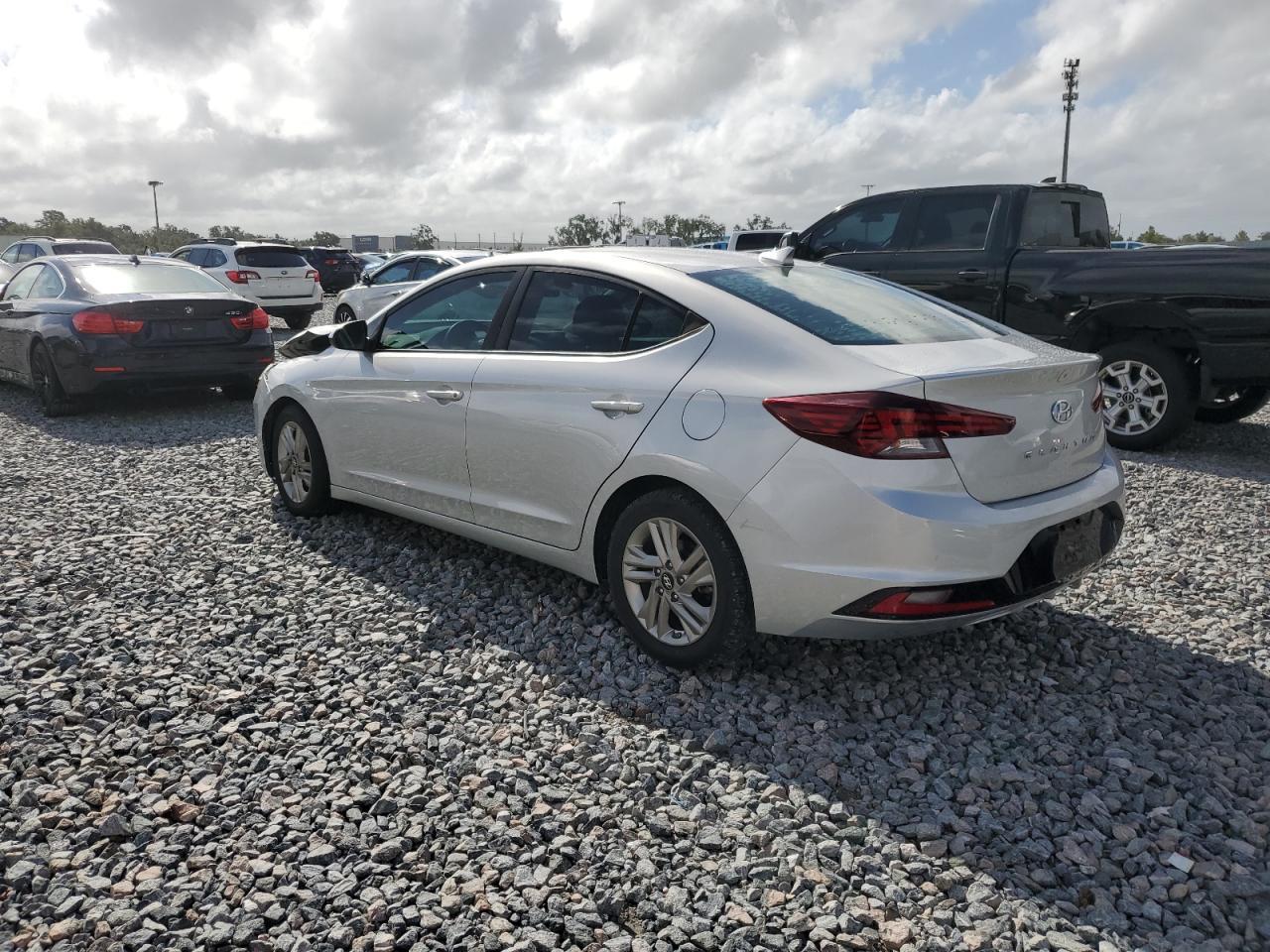 2019 Hyundai Elantra - zdjęcie 2