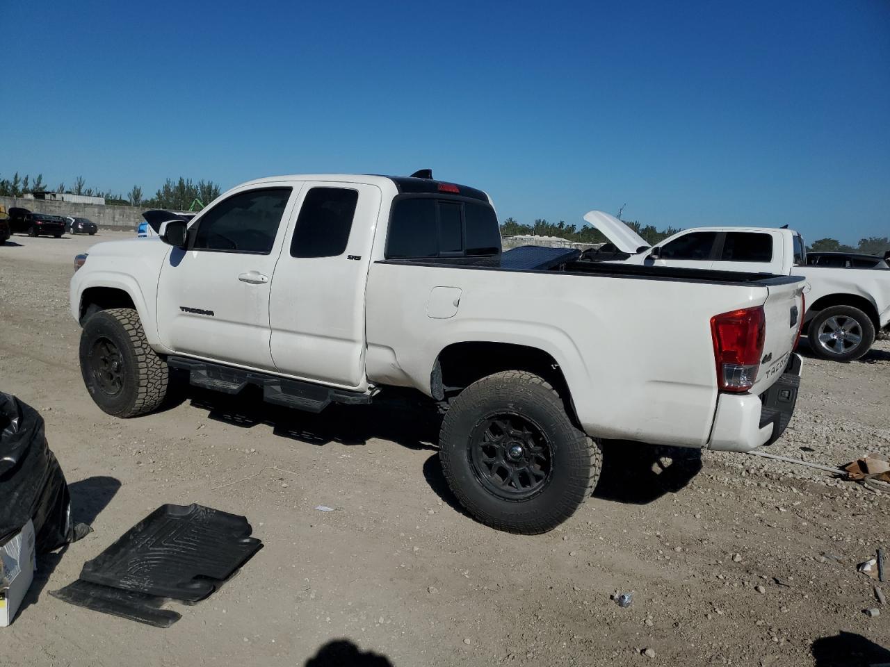 2023 Toyota Tacoma - zdjęcie 2