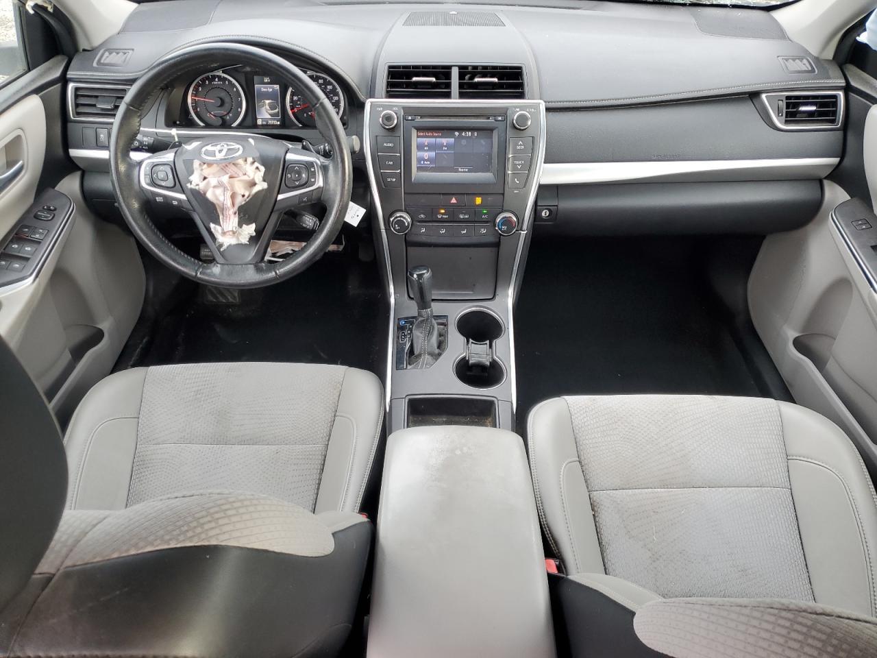 2016 Toyota Camry Le - zdjęcie 8