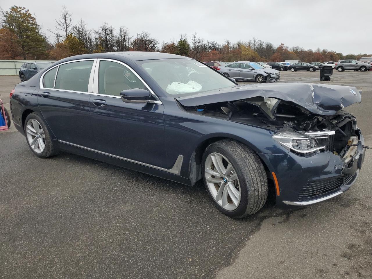 2019 BMW Seria 7 - zdjęcie 4