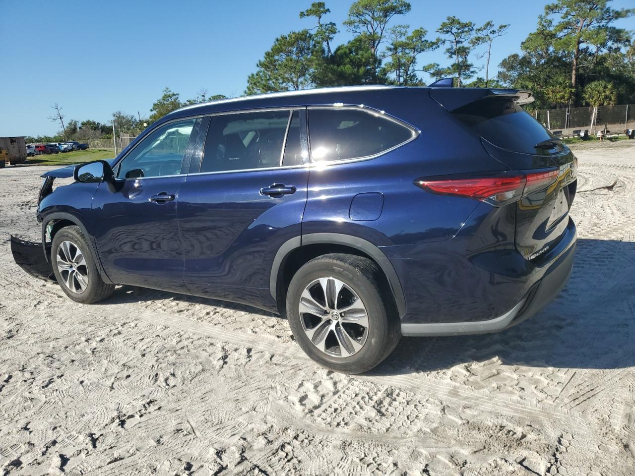 2021 Toyota Highlander Xle - zdjęcie 2