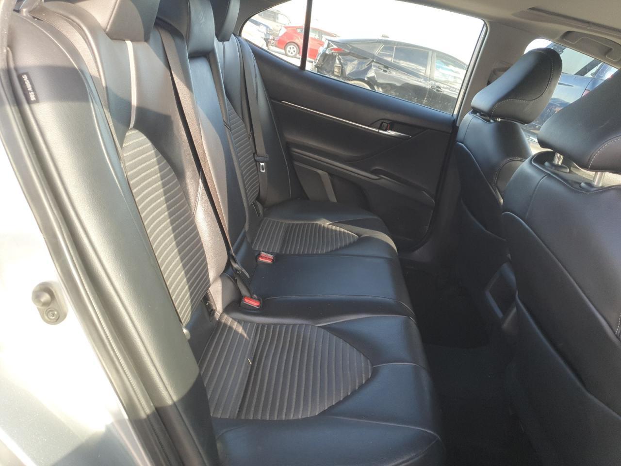2022 Toyota Camry Night Shade - zdjęcie 10