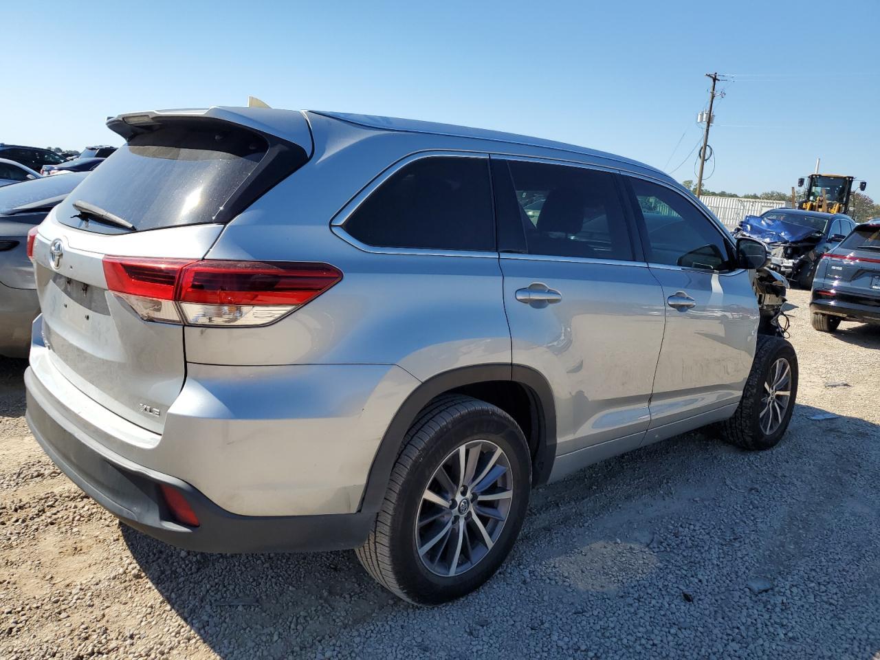 2017 Toyota Highlander Se - zdjęcie 3