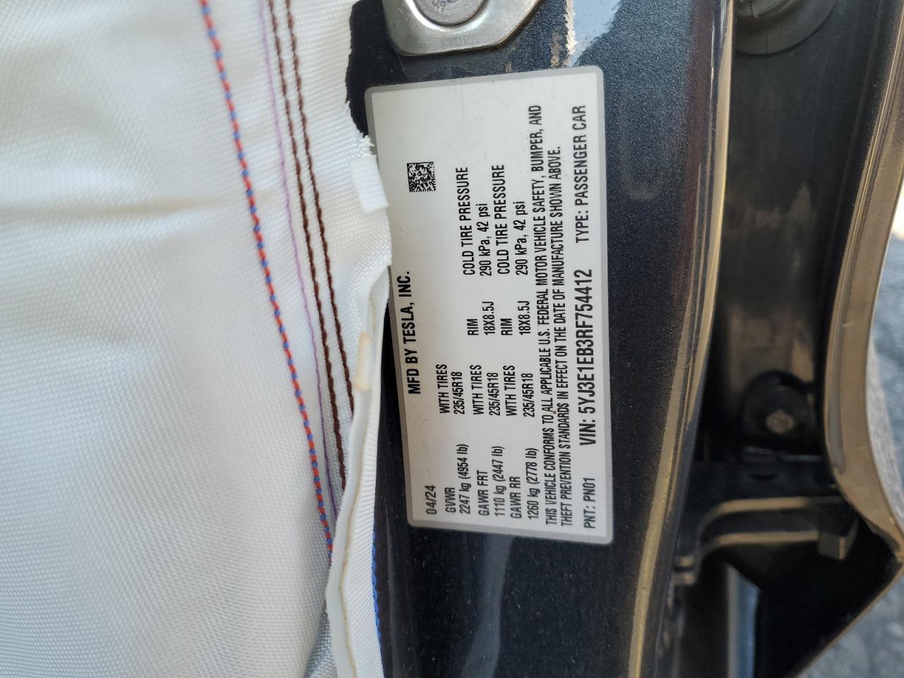 2024 Tesla Model 3 - zdjęcie 13