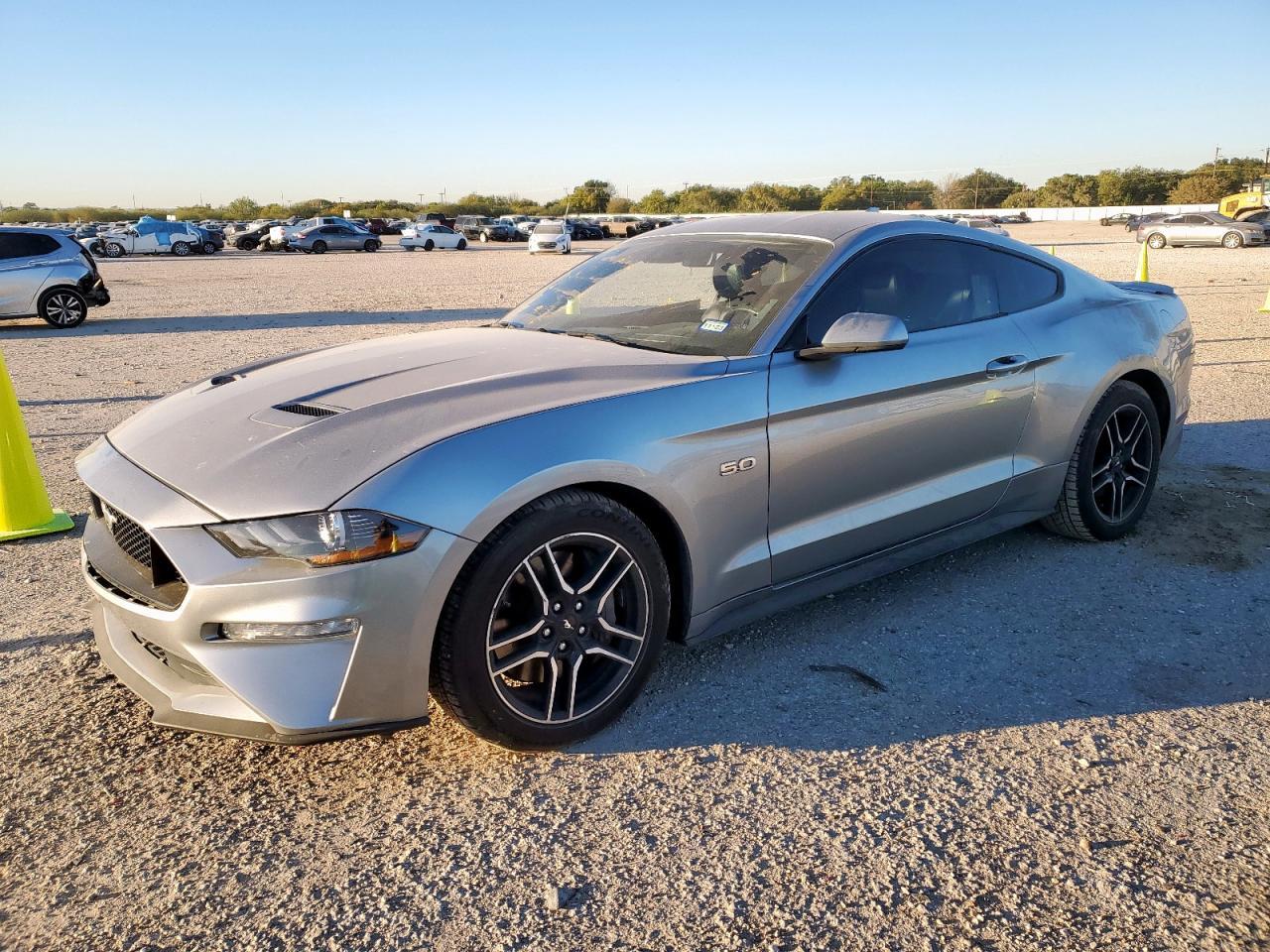 2021 Ford Mustang - zdjęcie główne