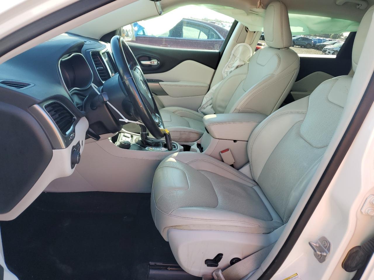 2020 Jeep Cherokee - zdjęcie 7