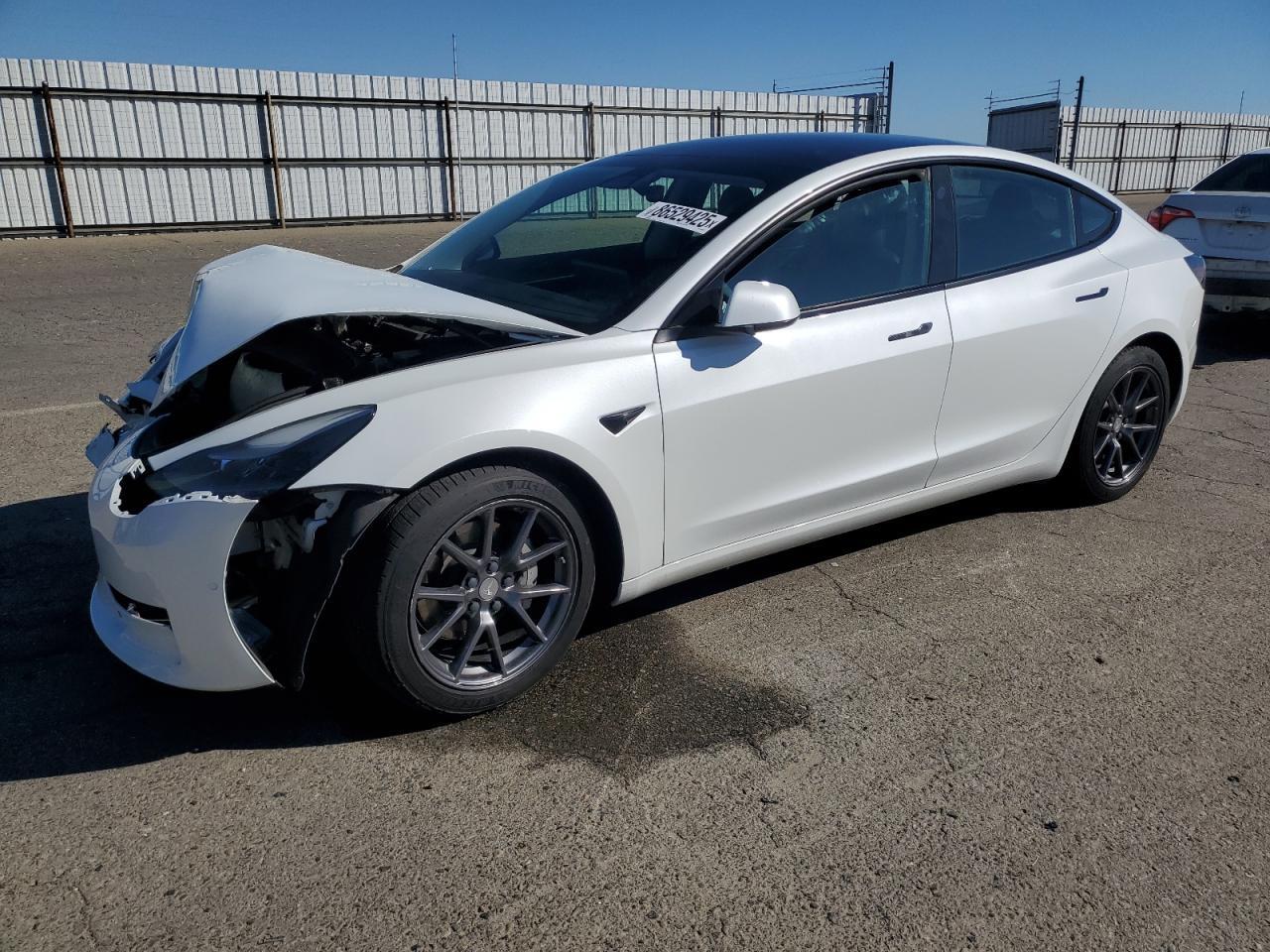 2021 Tesla Model 3 - zdjęcie główne