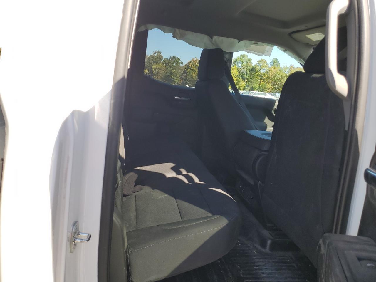 2023 Chevrolet Silverado - zdjęcie 10