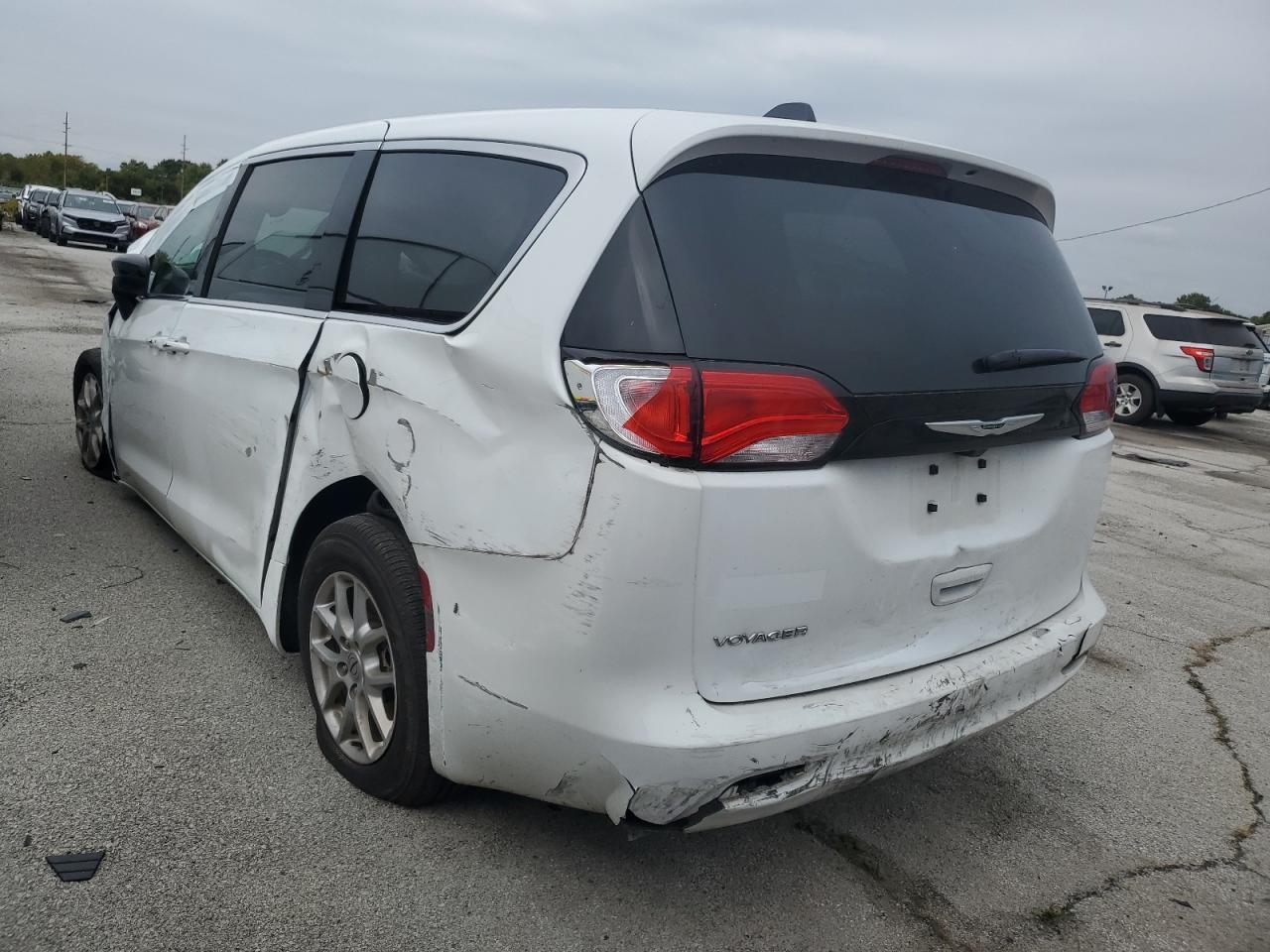 2024 Chrysler Voyager Lx - zdjęcie 2